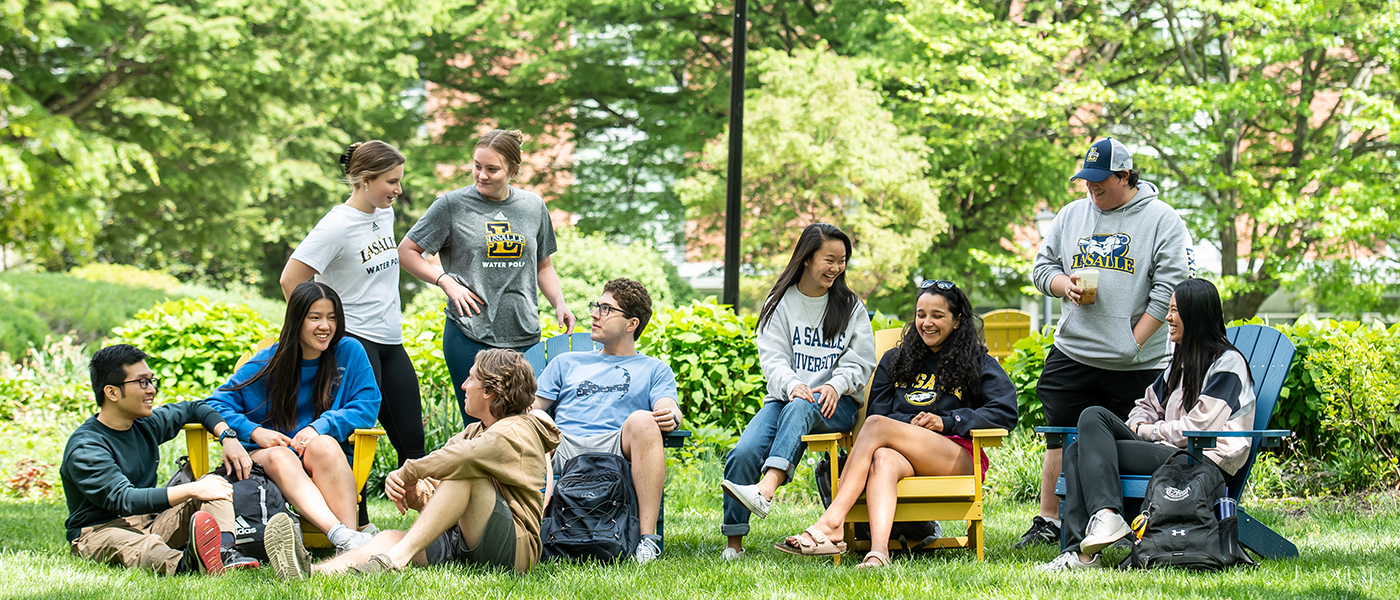Image of a large group of students enjoying a nice day on the Hansen Quad.