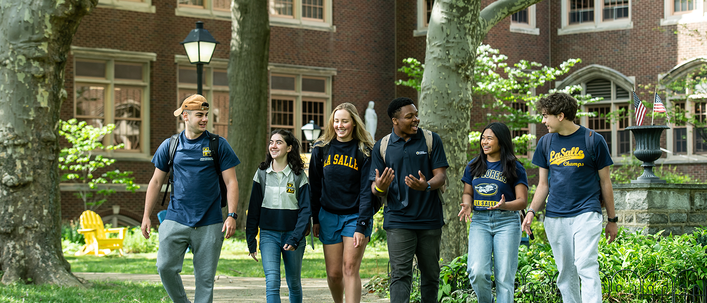 A group of students walking across the Hansen Quad.