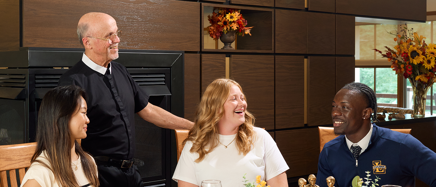 Image of students dining with Christian Brothers