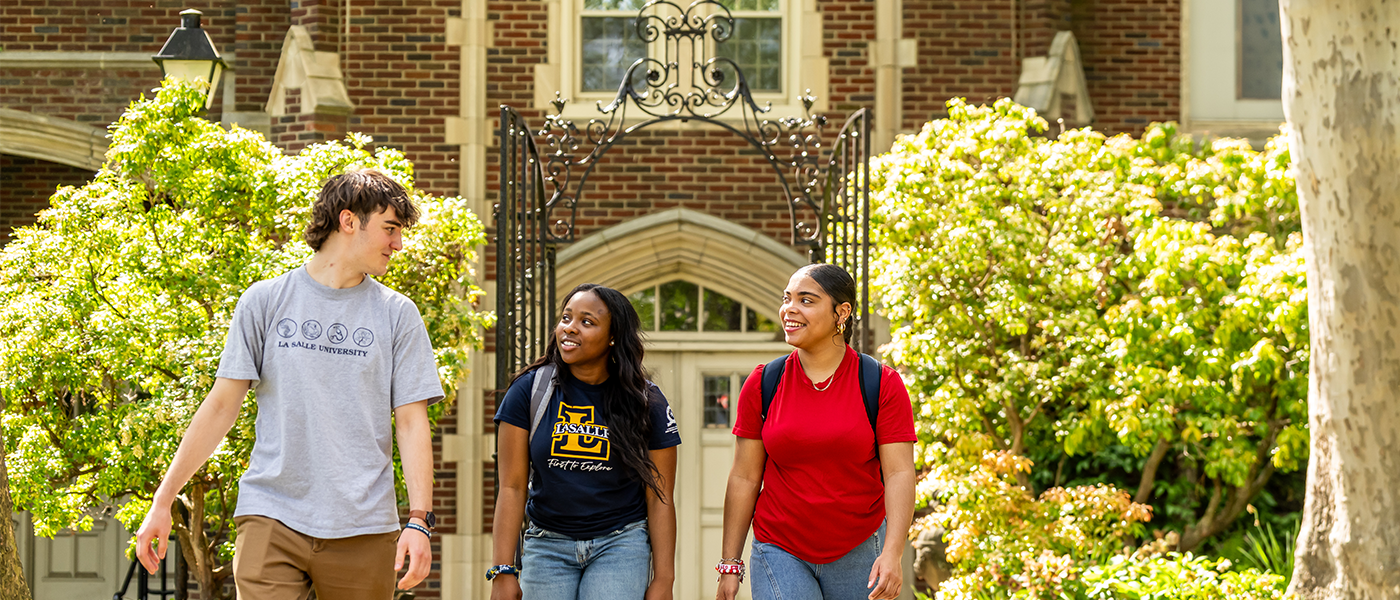 Image of students walking on the Hansen Quad
