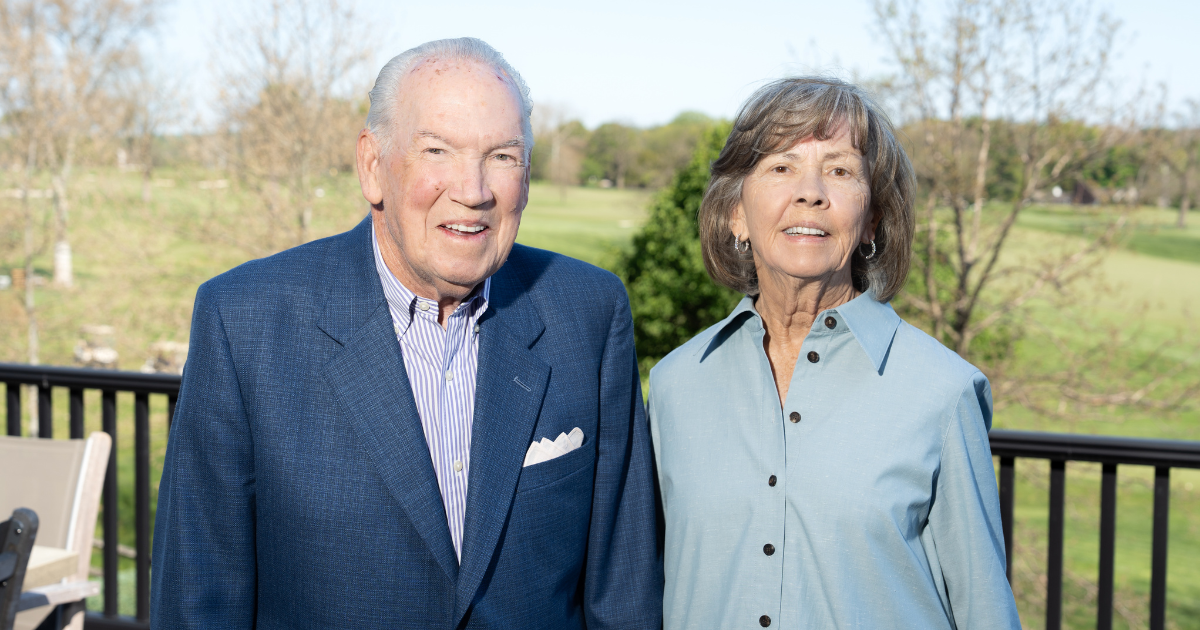 Photo of Jim Lynch, HON ’10, ‘71, and Kathleen (Kathy) Gordon Lynch, ‘77