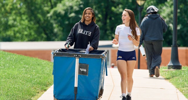 Students at Move In Day 2025