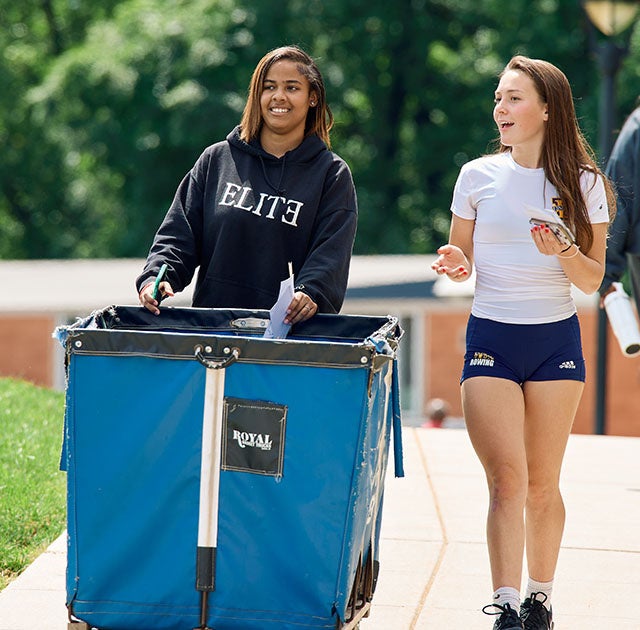 Students at Move In Day 2025