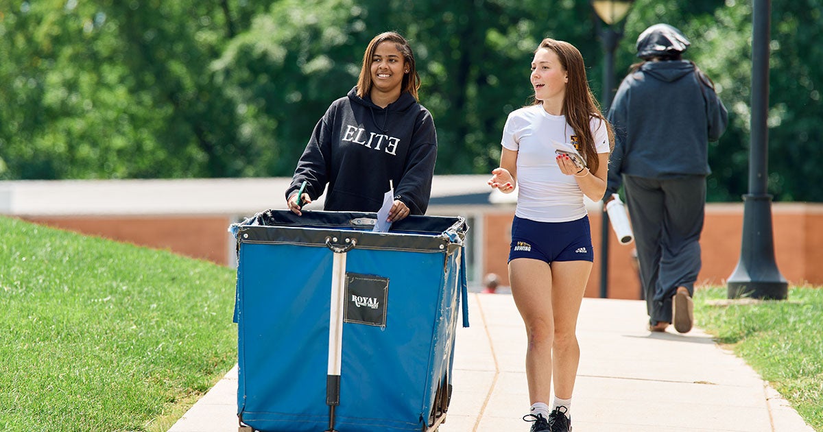Students at Move In Day 2025