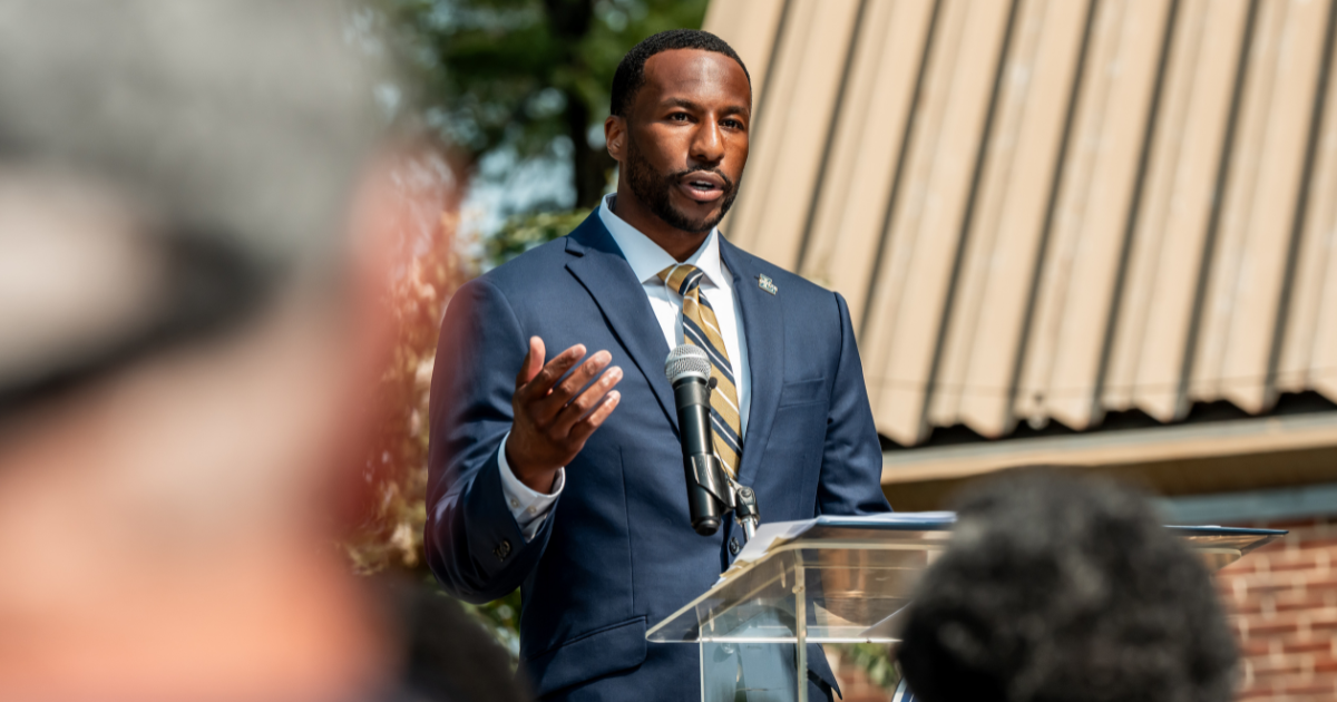 Jarett Gerald speaks to the crowd